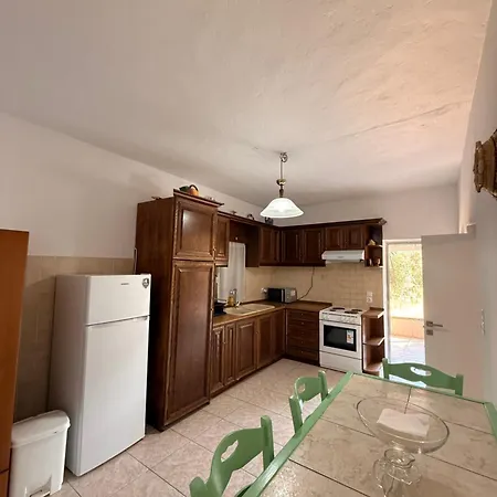 Σπίτι διακοπών Francis Traditional Karpathian House Μενετές