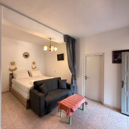 Σπίτι διακοπών Francis Traditional Karpathian House Μενετές