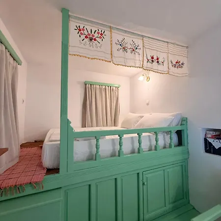 Francis Traditional Karpathian House * Μενετές