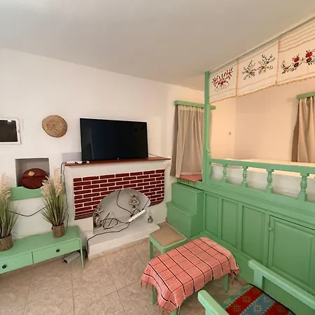 Francis Traditional Karpathian House Μενετές